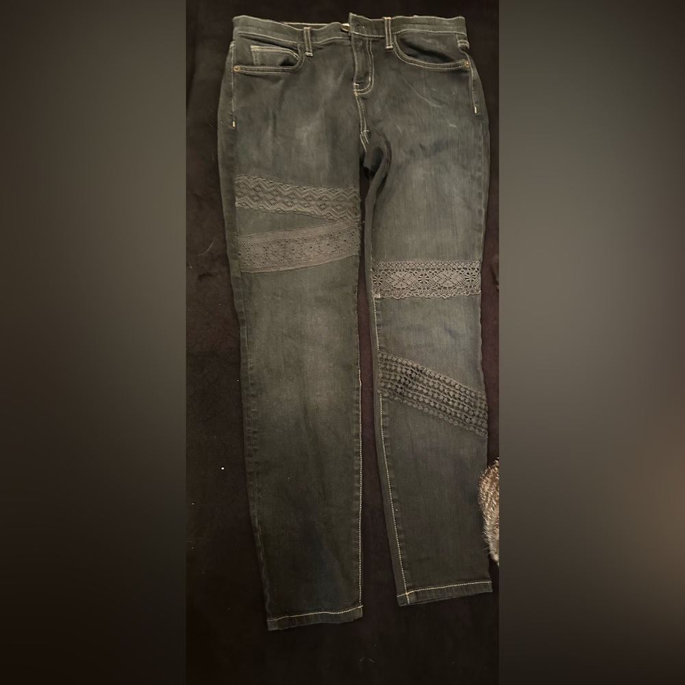 Current/Elliott Black Skinny Jeans with Subtle Distressing